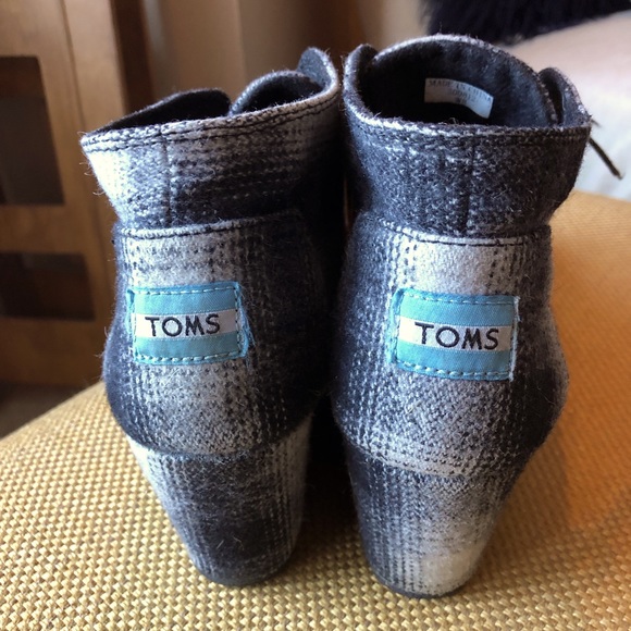 Toms plaid wedge. Gently worn. Size 8 - Picture 3 of 4